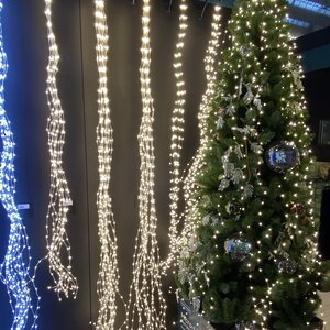 Гирлянда на елку 180-240 см Лучи Росы, 16 нитей, 832 теплых белых мини LED ламп, зеленая проволока, IP44 Kaemingk фото 2