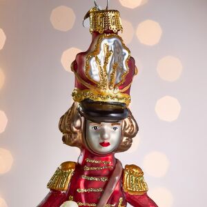 Елочная игрушка Барабанщица Глория из королевства Дрейкерк 17 см в подарочной коробке, стекло Winter Deco фото 5