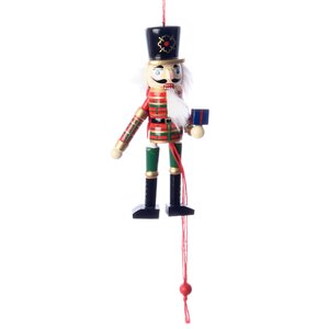 Деревянная елочная игрушка-марионетка Бравый Щелкунчик с подарком 13 см, подвеска Kaemingk фото 1