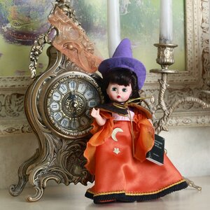 Коллекционная кукла Ведьма-ученица 20 см Madame Alexander фото 1