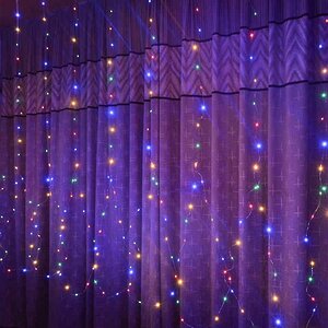 Светодиодная гирлянда на окно Роса Бриллиант 3*3 м, 300 разноцветных мини LED ламп, серебряная проволока, с пультом, IP20 Serpantin фото 2