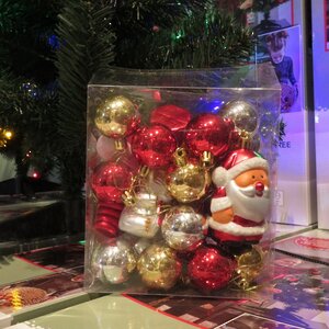 Настольная елка Christmas Story 90 см с игрушками и разноцветной LED гирляндой на батарейках, ПВХ Edelman фото 3