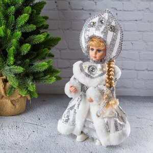 Снегурочка в роскошной серебряной шубке и кокошнике 30 см с вышивкой