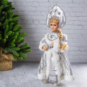 Снегурочка в роскошной серебряной шубке и кокошнике 40 см с вышивкой Triumph Tree фото 1