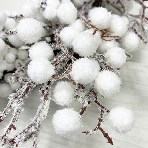 Венок с ягодами White Berry 45 см Christmas Deluxe фото 5