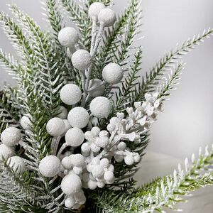 Новогодняя экибана в кашпо Дайон из еловых веток, шишек и ягод 35 см Christmas Deluxe (Кристмас Делюкс) фото 2