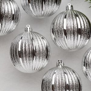 Набор пластиковых шаров Luxurious Shine 8 см серебряный, 6 шт Winter Deco фото 2