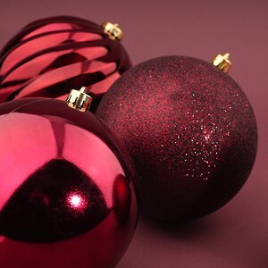 Набор пластиковых шаров Quartet 14 см бордовый, 4 шт Winter Deco фото 5