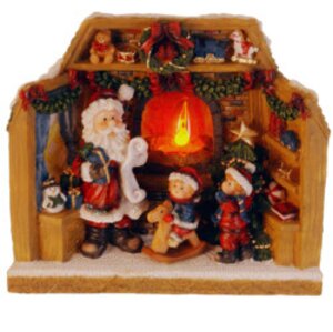 Светящаяся композиция У камина - Санта с малышами 20 см Koopman фото 1
