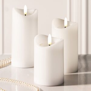 Светодиодная свеча с имитацией пламени Кертон 15 см, белая восковая, на батарейках, таймер Koopman фото 6