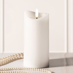 Светодиодная свеча с имитацией пламени Кертон 15 см, белая восковая, на батарейках, таймер Koopman фото 1