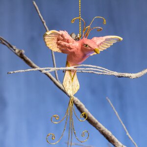 Елочная игрушка Птица Колибри де Лорен 15 см нежно-розовая, подвеска Goodwill фото 1