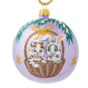 Стеклянный елочный шар Зодиак - Кот и Кролик в корзинке 8 см сиреневый Фабрика Елочка фото 1