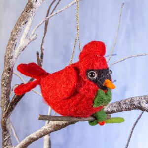 Елочная игрушка из фетра Птичка-Кардинал в новогодней бабочке 11 см, подвеска