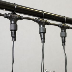 Гирлянда штора 2*2 м, 400 теплых белых LED ламп, черный эко-каучук, соединяемый, IP65 BEAUTY LED фото 6