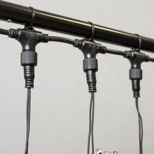 Гирлянда штора 2*3 м, 600 теплых белых LED ламп, черный эко-каучук, соединяемый, IP65 BEAUTY LED фото 6