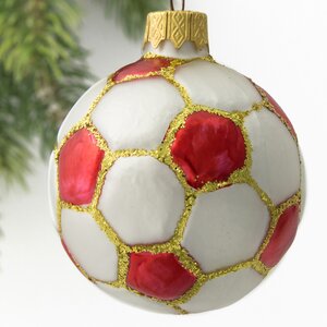 Стеклянная елочная игрушка Футбольный мяч - Red Edition 7 см, подвеска Коломеев фото 1