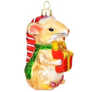 Стеклянная елочная игрушка Мышка Норушка с красным подарком 9 см, подвеска Holiday Classics фото 2