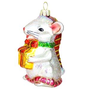 Стеклянная елочная игрушка Мышка Норушка с золотым подарком 9 см, подвеска Holiday Classics фото 2