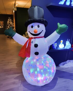 Надувная фигура Улыбающийся Снеговичок Бенджи 180 см с подсветкой, IP44