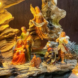 Рождественский вертеп - композиция Поклонение Волхвов Младенцу Иисусу 42*23 см с подсветкой на батарейках Kurts Adler фото 3