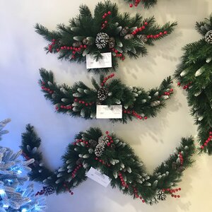 Сваг Сказка заснеженный 92 см с шишками и ягодами, ПВХ National Tree Company фото 8