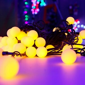 Светодиодная гирлянда Мультишарики 25 мм 70 желтых LED ламп 10 м, черный ПВХ, соединяемая, IP44 Snowhouse фото 2