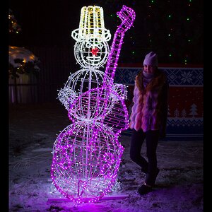 Светящийся Снеговик с виолончелью уличный 210 см GREEN TREES фото 2