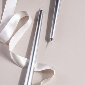 Высокая свеча Agrate Brianza 30 см серебряная Due Esse Christmas фото 2