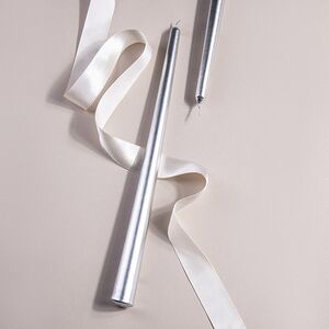 Высокая свеча Agrate Brianza 30 см серебряная Due Esse Christmas фото 1