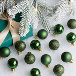 Набор пластиковых шаров Блеск 3 см зеленый бархат, 14 шт