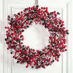 Венок с ягодами Berries Westerio 50 см заснеженный