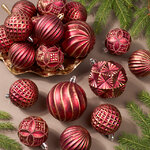 Набор пластиковых шаров Divine 6-8 см, 24 шт, бордовый с золотым