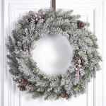 Венок Снежная Сказка заснеженный 51 см с ягодами и шишками, ПВХ