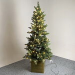 Искусственная елка с гирляндой Норфолк 137 см в деревянном кашпо, 200 теплых белых ламп, ЛИТАЯ + ПВХ