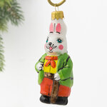 Стеклянная елочная игрушка Кролик Арнольд с рюкзаком 10 см, подвеска