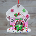 Елочная игрушка Пряничный Домик розовый с карамельными палочками 11 см, подвеска